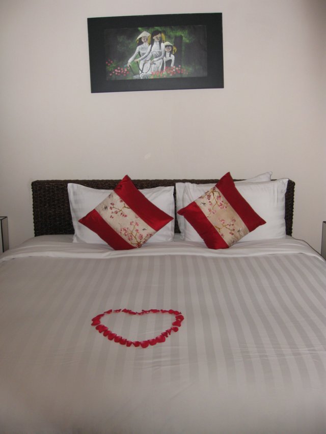 honeymoonroom.jpg