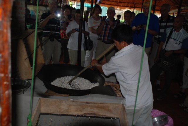 makingpoppingrice1.jpg