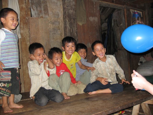 localchildrenhavingfunwithsomeballoons.jpg