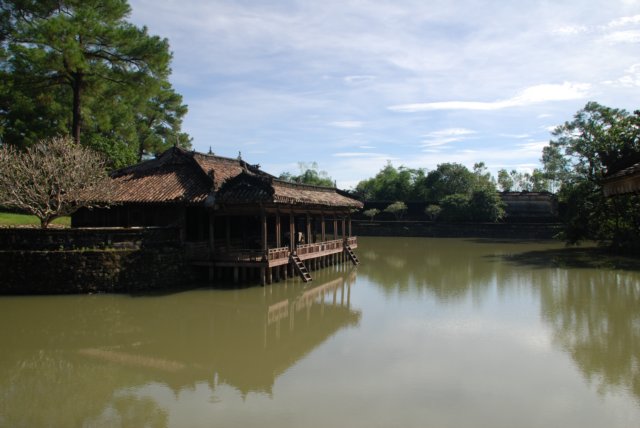 lakeattudoctomb.jpg